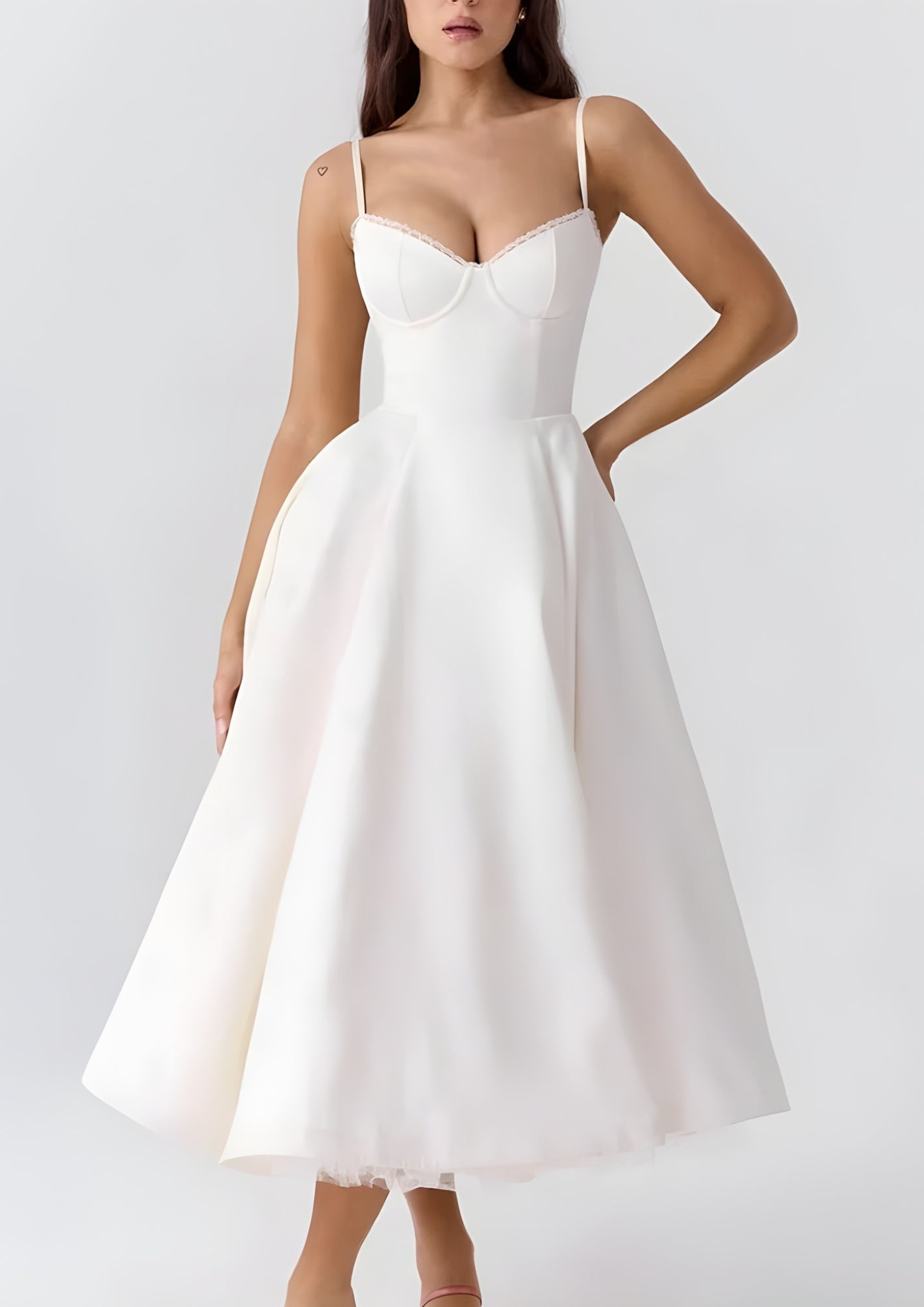 Women’s Elegant Long Satin Maxi Dress with Flowing Silhouette for Evening Wear