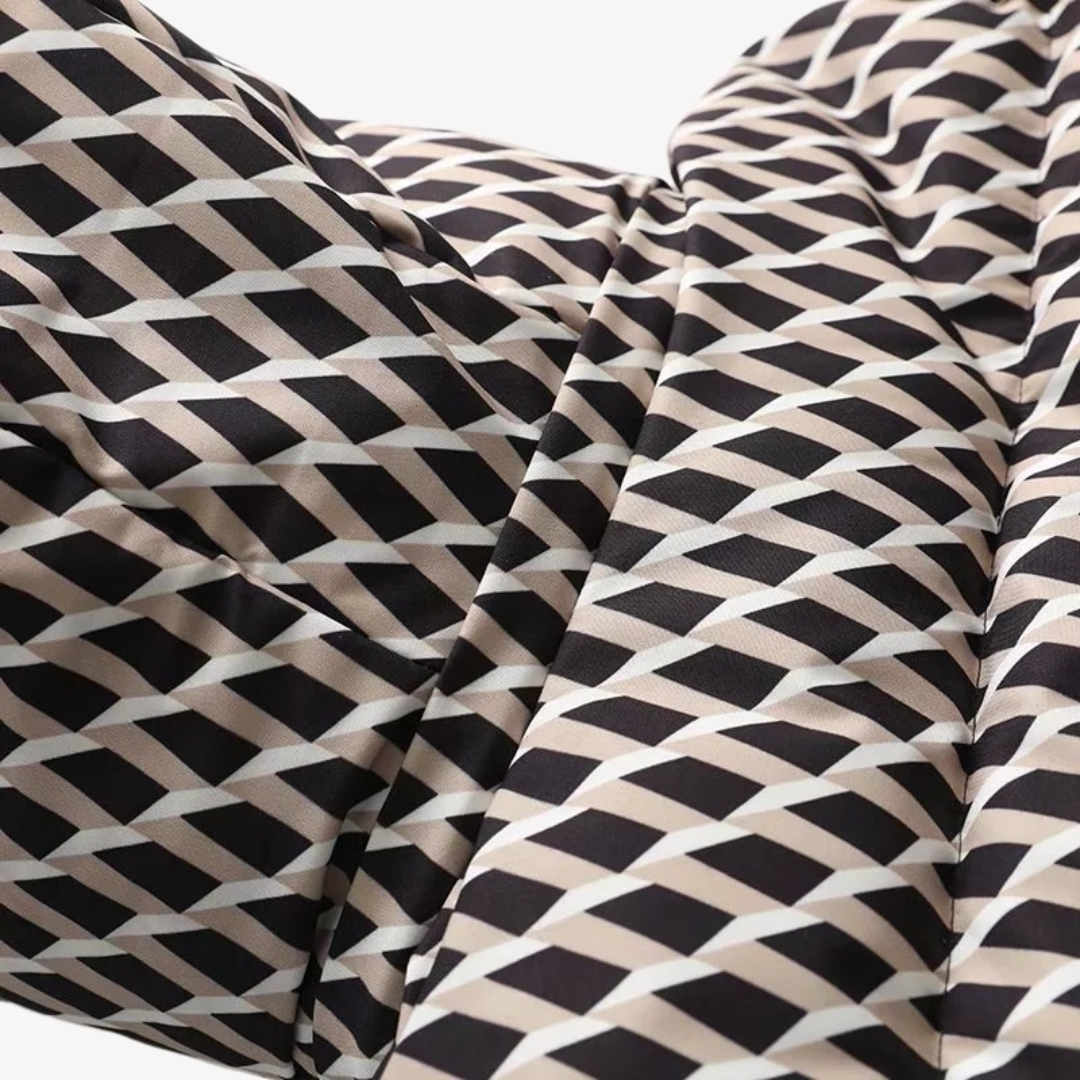 Women’s Quilted Belted Hooded Jacket – Defined Shape, Contemporary Style